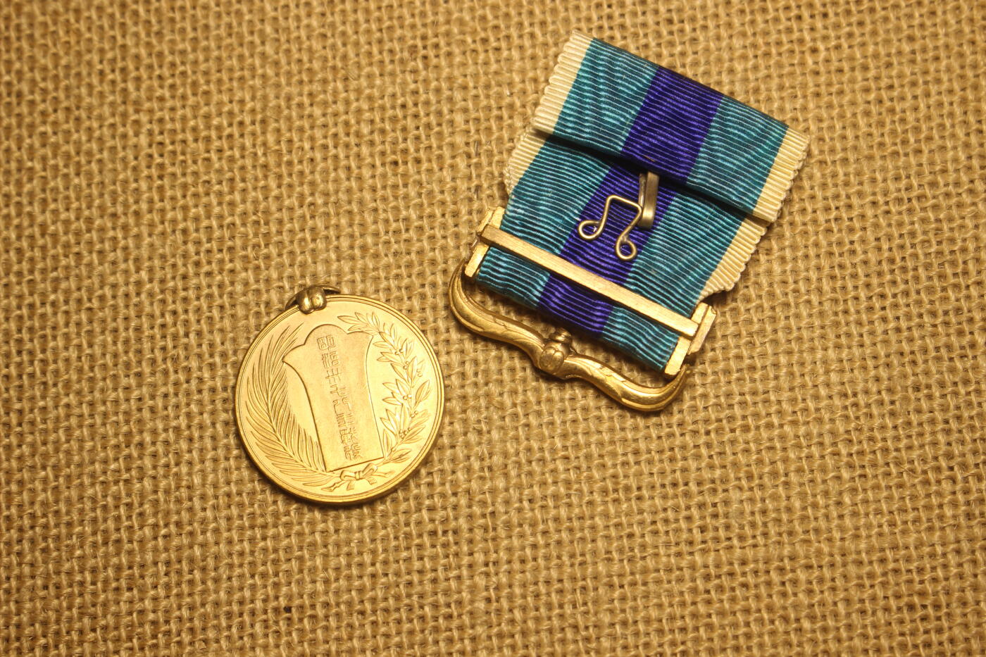 2026.2.22日系拍卖 明治三十七八年日俄从军纪章，库存品相，中轴脱焊