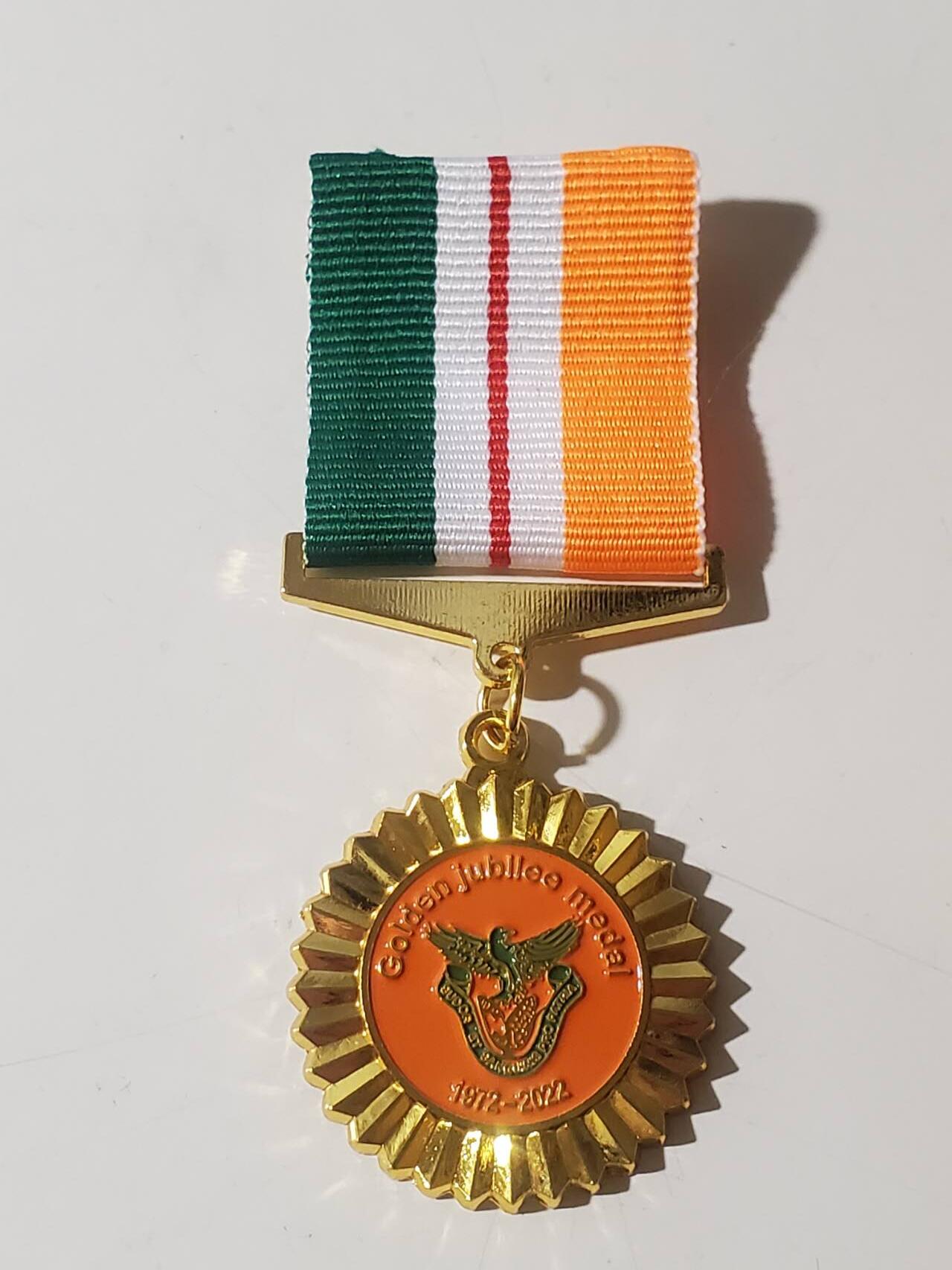 韵星假日军品类拍卖第42期 -- Rimey Holidays Militaria Auction 42 赞比亚共和国国家服务金僖奖章 铜镀金 少见国家 非常厚重 库存品相