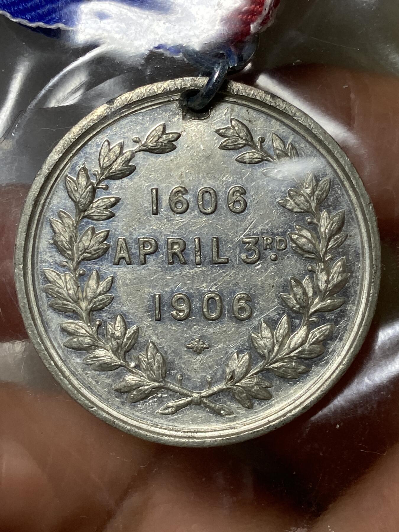 2026年第三十场(总第一百九十九场）英国一线回流散币特拍第二场(免佣金) 少见全品–英国🇬🇧1906年纪念章(萨福克郡伯里圣埃德蒙兹重建300周年纪念章，1606年4月3日，伯里圣埃德蒙兹发生了一场毁灭性的大火。大火从市中心的麦芽作坊燃起，烧毁了大量木质建筑，对城市造成了深远影响。1906年，当地为纪念这场灾难三百周年并庆祝城市重建与复兴，发行了这枚纪念章。)