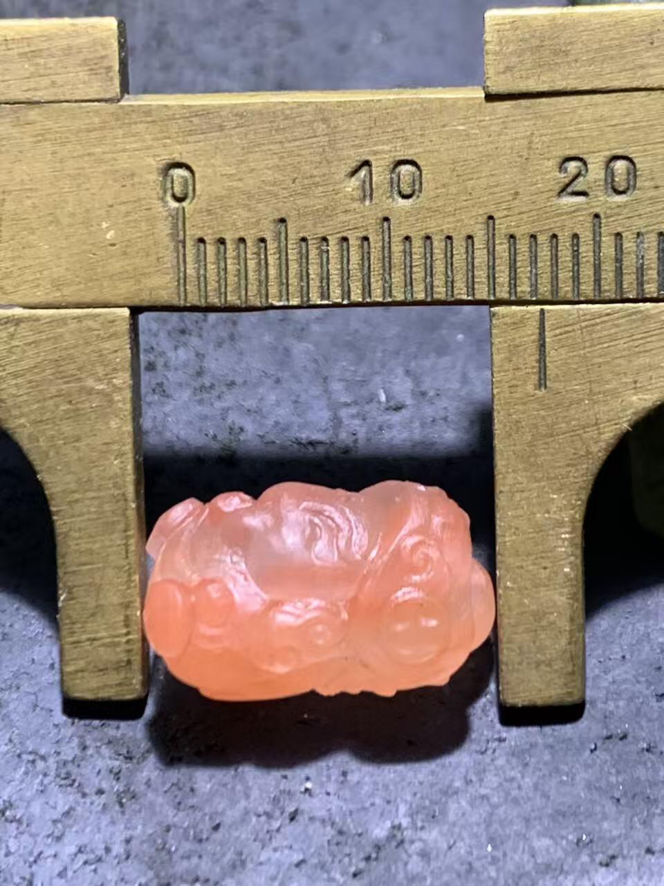 精美亚光川料南红玛瑙雕刻财神爷珠子一个，