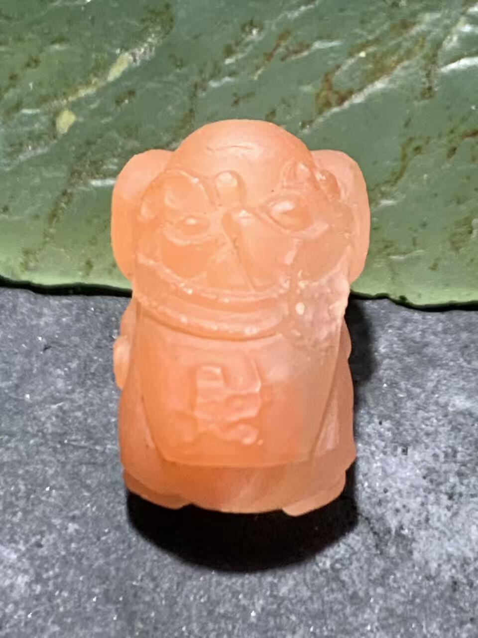 精美亚光川料南红玛瑙雕刻财神爷珠子一个，