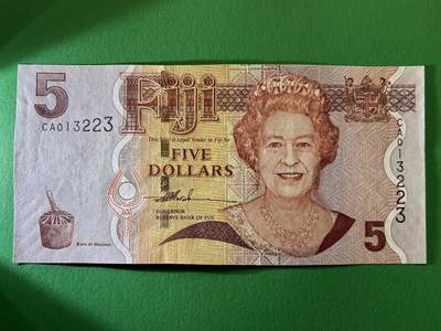 咖啡豆•收藏 2026年Feb_27th世界各国纸币拍卖 - 斐济岛 2007年 5元 全新UNC 外国纸币 女王钞
