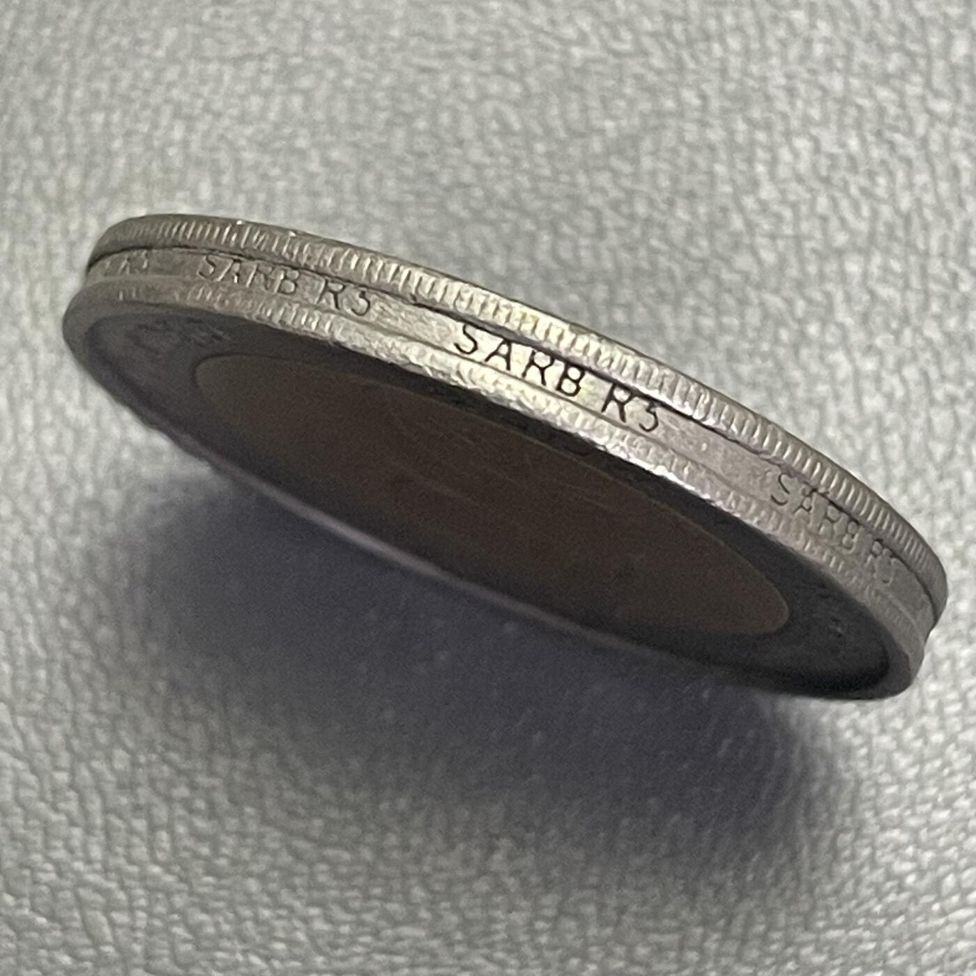 回流0301 2004年南非5兰特双金属币 角马