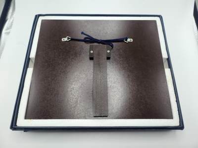 南水社第二次拍卖 日本赤十字会银色有功章牌匾（昭和六十一年，1986年）完好带原盒，少见，外盒四角有磨损使用痕迹