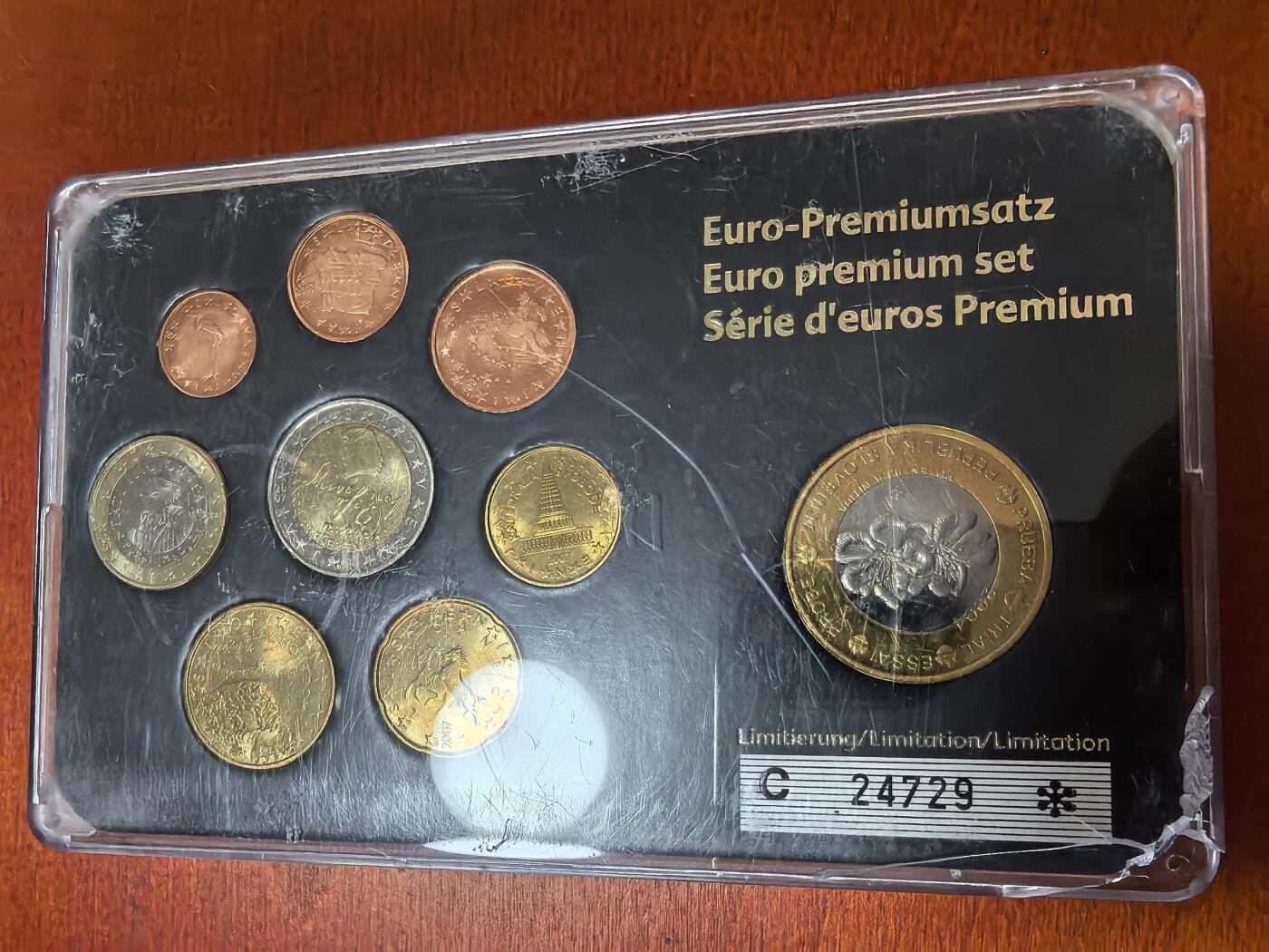 长老汇马年精选第二场拍卖 2007法国欧元8枚欧元套币，含1枚1欧元双金属试铸币，右下角破损