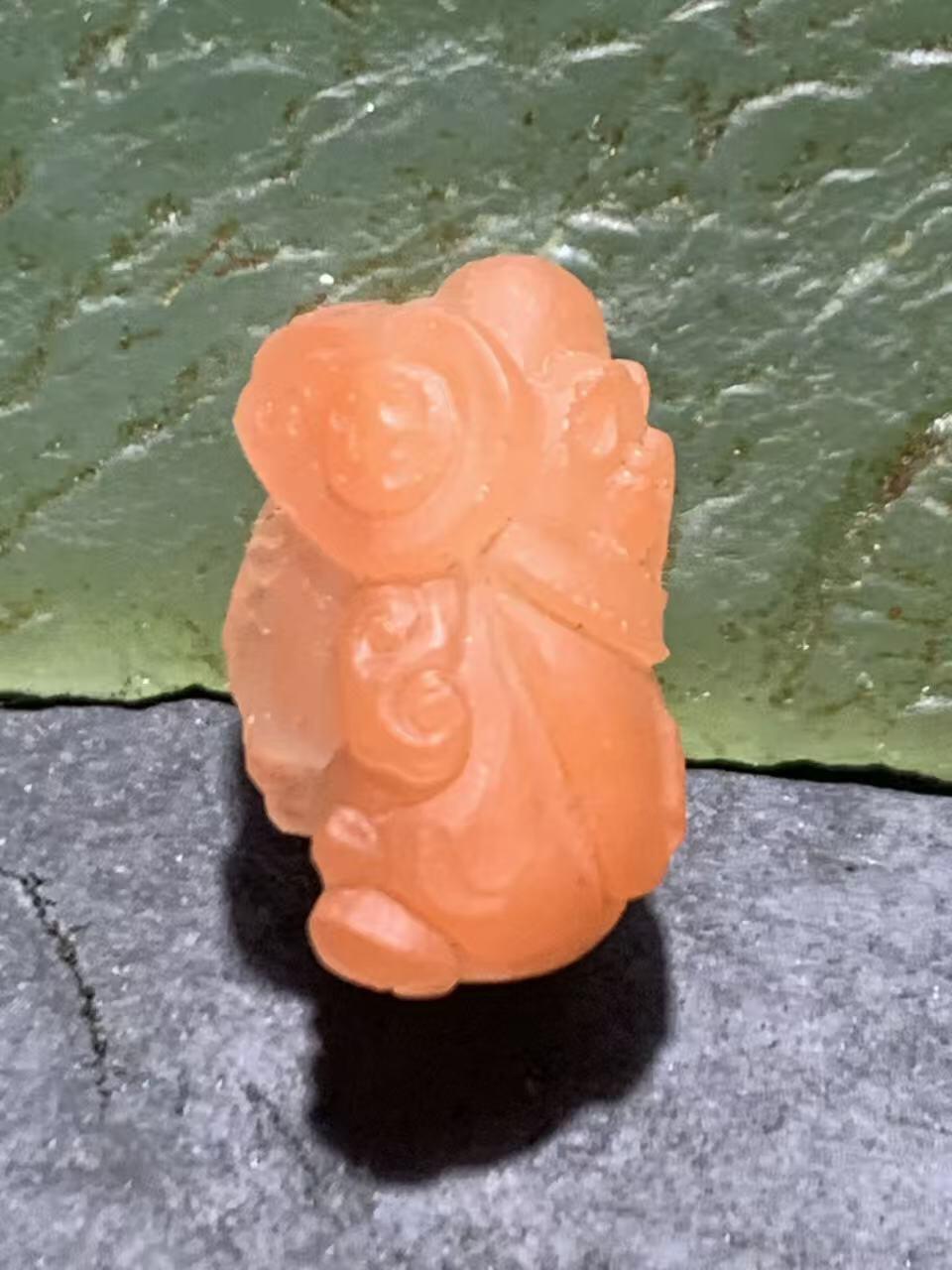 精美亚光川料南红玛瑙雕刻财神爷珠子一个，