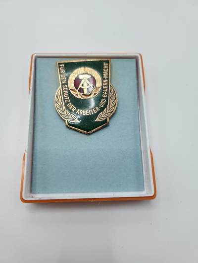 南水社第二次拍卖 - 民主德国边防部队证章 品相完好带盒