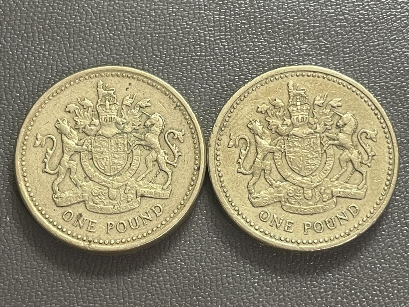 回流0218 新春快乐，马年大吉！ 英国1983年1英镑2枚 狮马盾徽