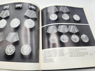 南水社第二次拍卖 德意志民主共和国勋章图鉴 德意志民主共和国军事出版社出版（详情请看介绍）