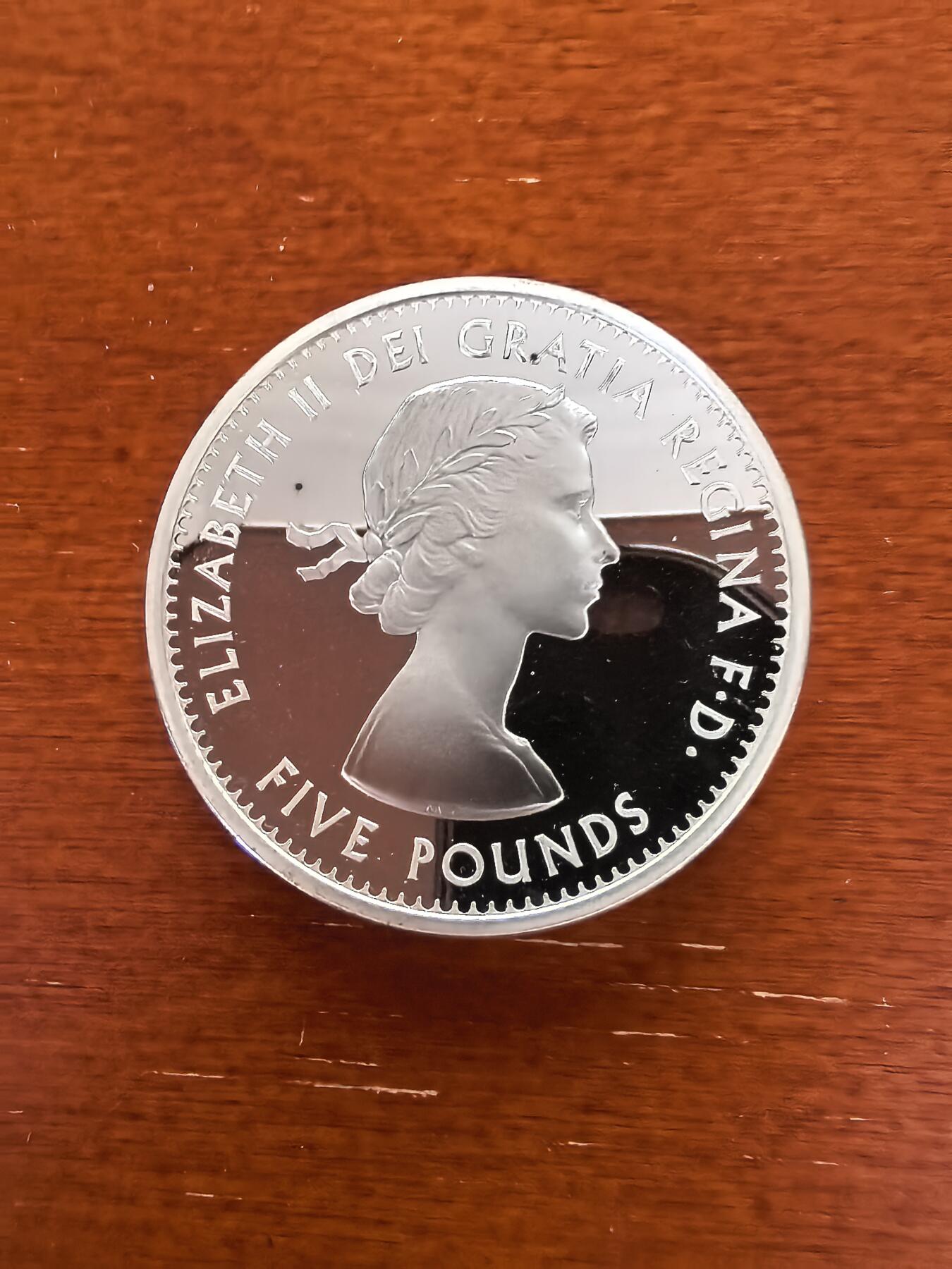 长老汇马年精选第二场拍卖 2013英国伊丽莎白二世加冕六十周年纪念5英镑加厚精制银币， 56.56克925银，3000枚，第一版头像，淘宝没有这个拍品