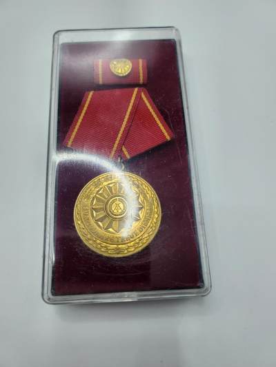 南水社第二次拍卖 民主德国内务部20年忠诚服役金质奖章 完好品相 带盒略
