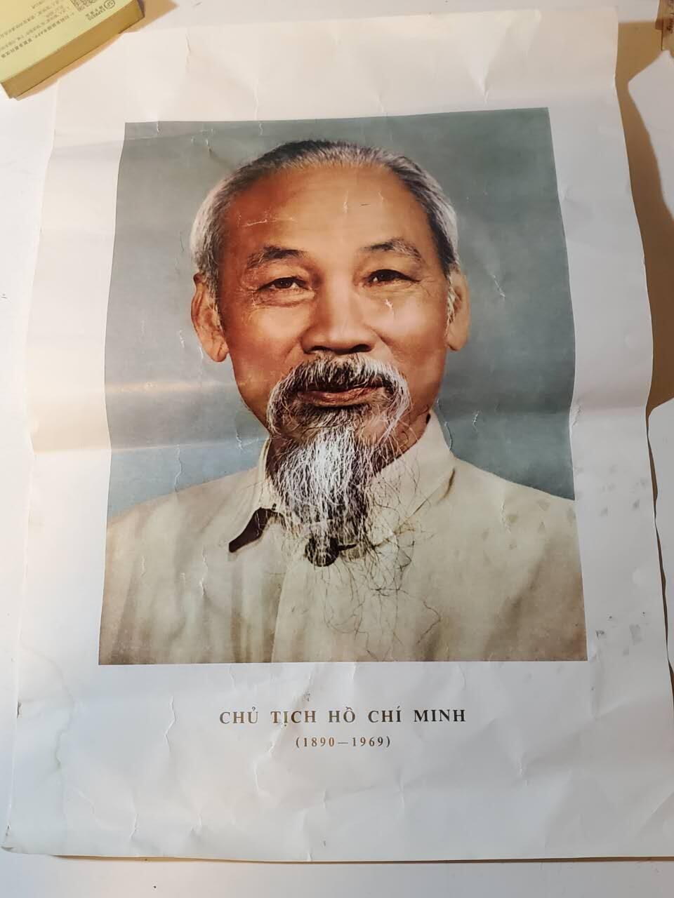 韵星假日军品类拍卖第42期 -- Rimey Holidays Militaria Auction 42 越南社会主义胡志明主席挂像 政府部门官方版本 铜版纸彩图 90-10年代 非民间自行生产海报