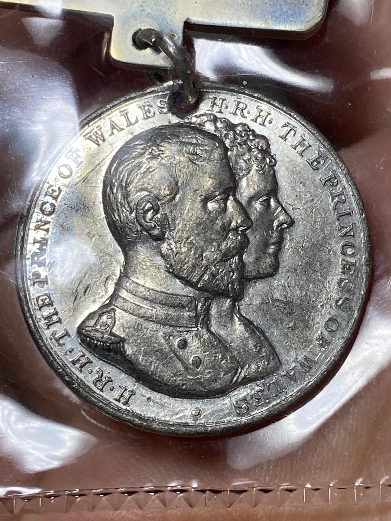 2026年第三十场(总第一百九十九场）英国一线回流散币特拍第二场(免佣金) 少见全品–英国🇬🇧1904年白铜材质纪念章(时任威尔士亲王和王妃暨后来的乔治五世和玛丽王后为布拉德福德卡特赖特纪念堂（现布拉德福德市立美术馆）主持开幕纪念章)