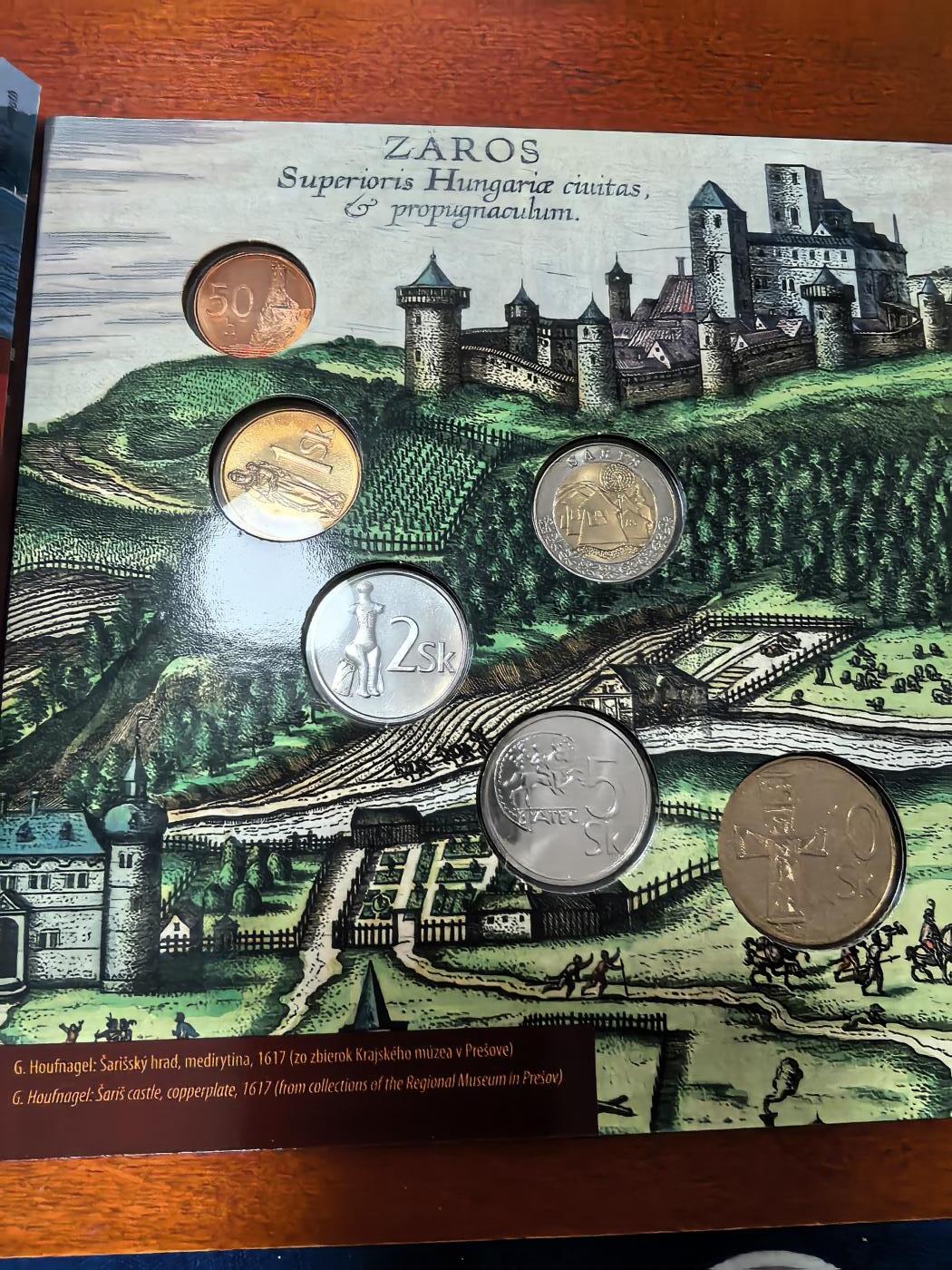 长老汇马年精选第二场拍卖 2005斯洛伐克5枚套，卡装，含双色金属章1枚