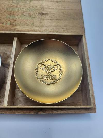 南水社第二次拍卖 1972年札幌冬奥会纪念盏，镀金镀银原盒