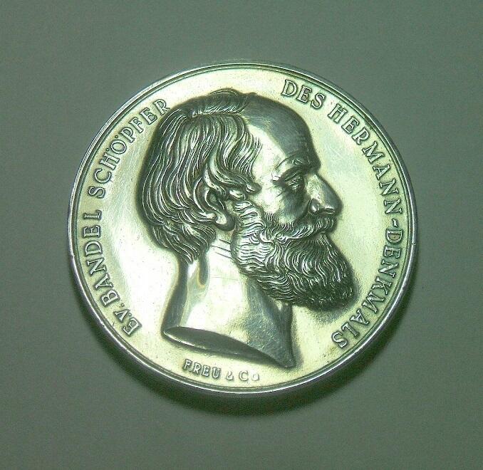 【银】德国1875年 赫尔曼纪念碑落成高浮雕精制大银章 42MM 27.6克