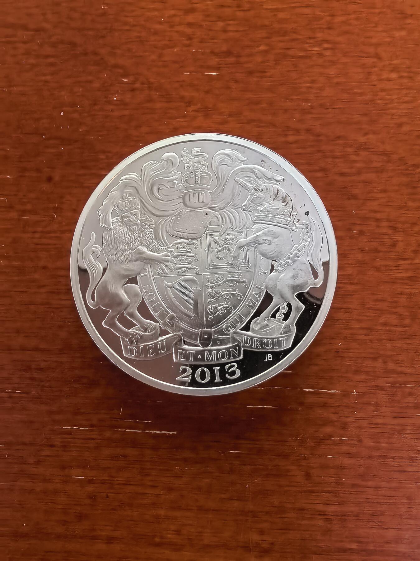 长老汇马年精选第二场拍卖 2013英国伊丽莎白二世加冕六十周年纪念5英镑加厚精制银币， 56.56克925银，3000枚，第一版头像，淘宝没有这个拍品