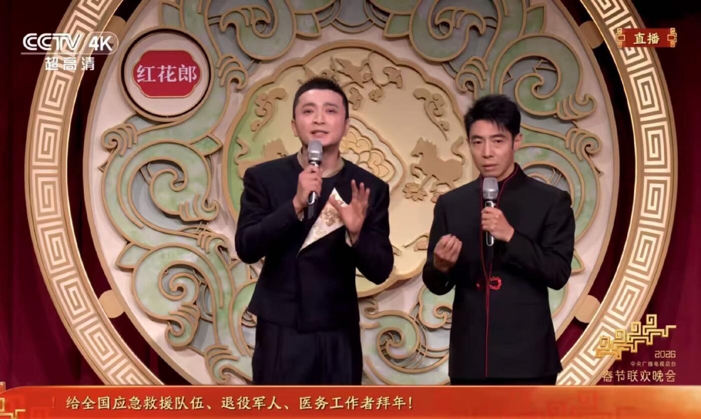 零元拍：大家过年好！！撒贝宁老师亲提“马年进步”，尼格买提和龙洋三人合签中央广播电视总台✖️CMG看点✖️总台文创联合出品CMG中国福，独有丙午火马年烫金纹饰。祝各位龙马精神，一马当先，马到成功，马上有钱！！！！