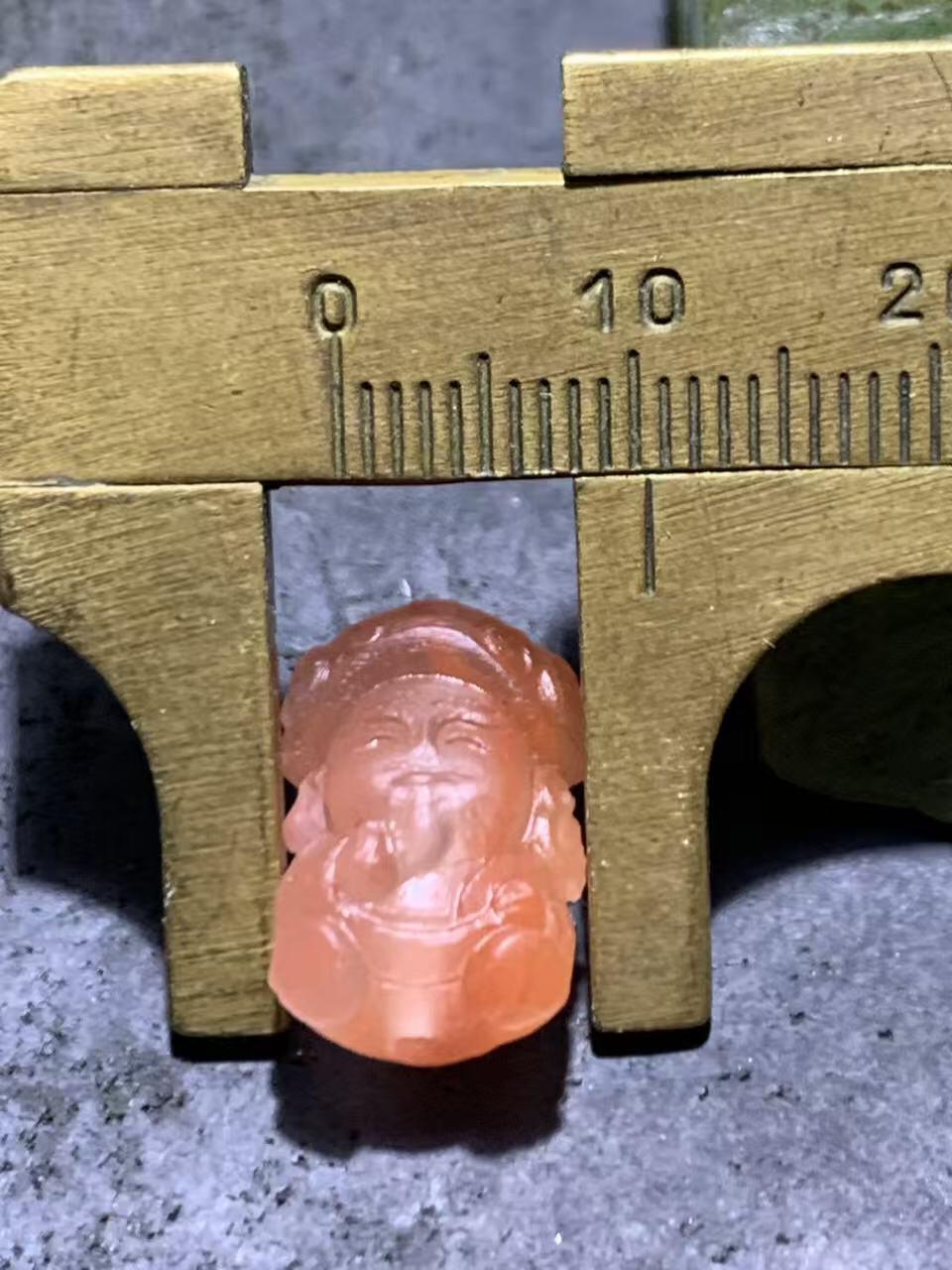 精美亚光川料南红玛瑙雕刻财神爷珠子一个，