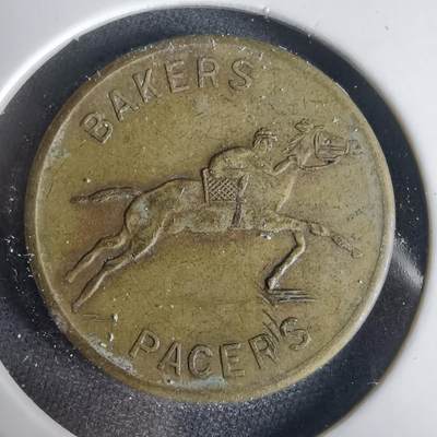 沼泽如烟--第1001场 - Baker's Pacers赛马游戏机代币，属于20世纪中期美国的娱乐代币