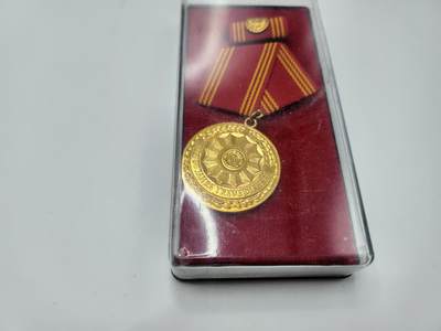 南水社第二次拍卖 民主德国内务部30年忠诚服役金质奖章 完好品相 带盒略