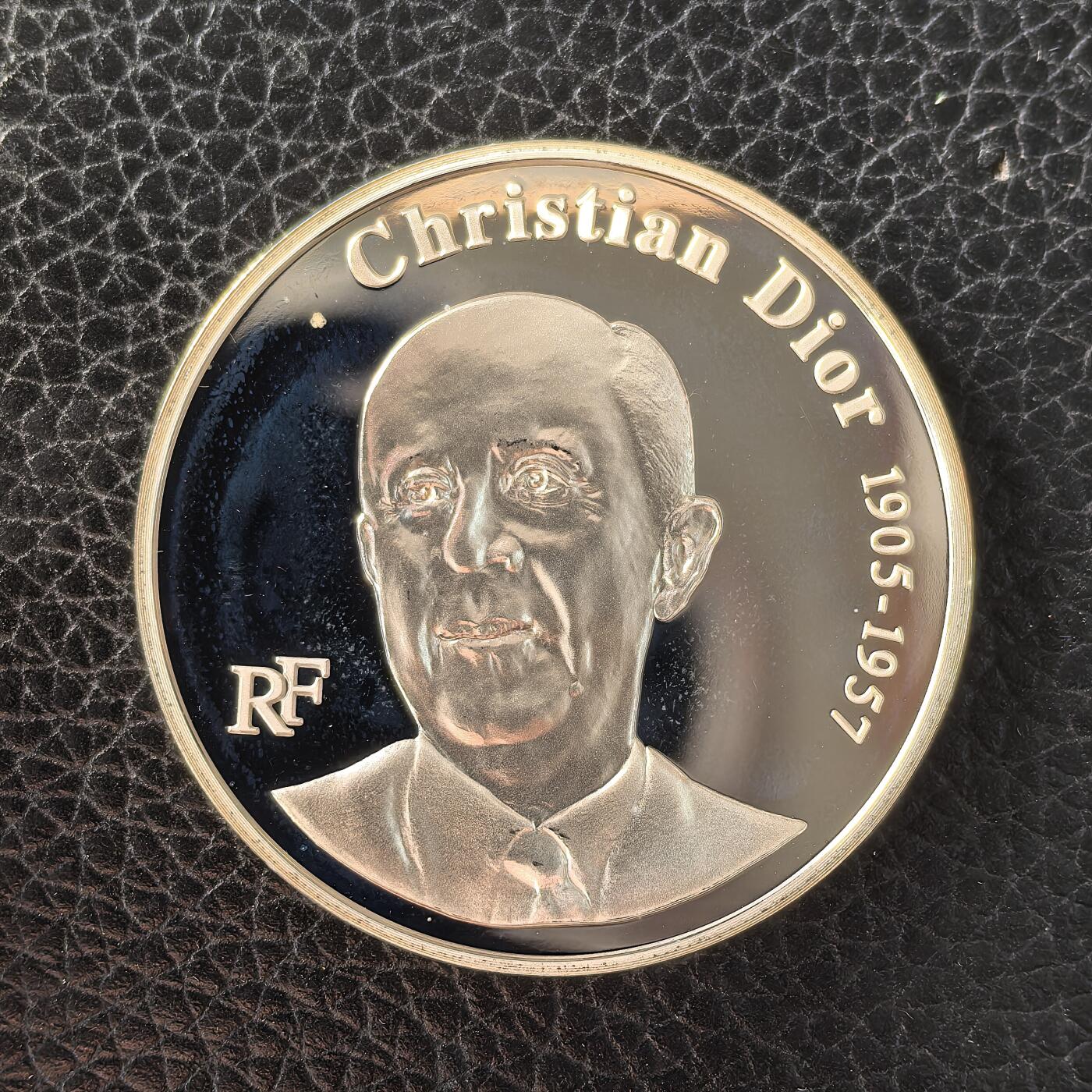 道一币馆币章第一百六十六场 原盒证 法国2007年知名品牌迪奥创始人逝世50周年10欧元精制银币