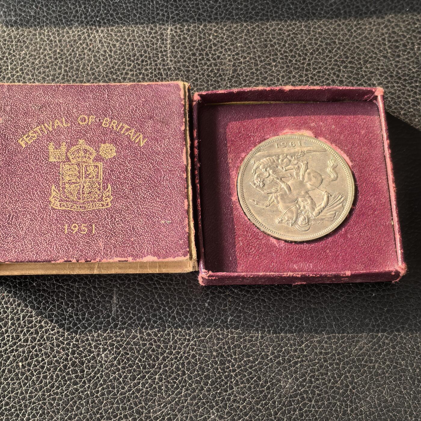 道一币馆币章第一百六十六场 红色原盒证 英国1951年乔治六世马剑镍克朗