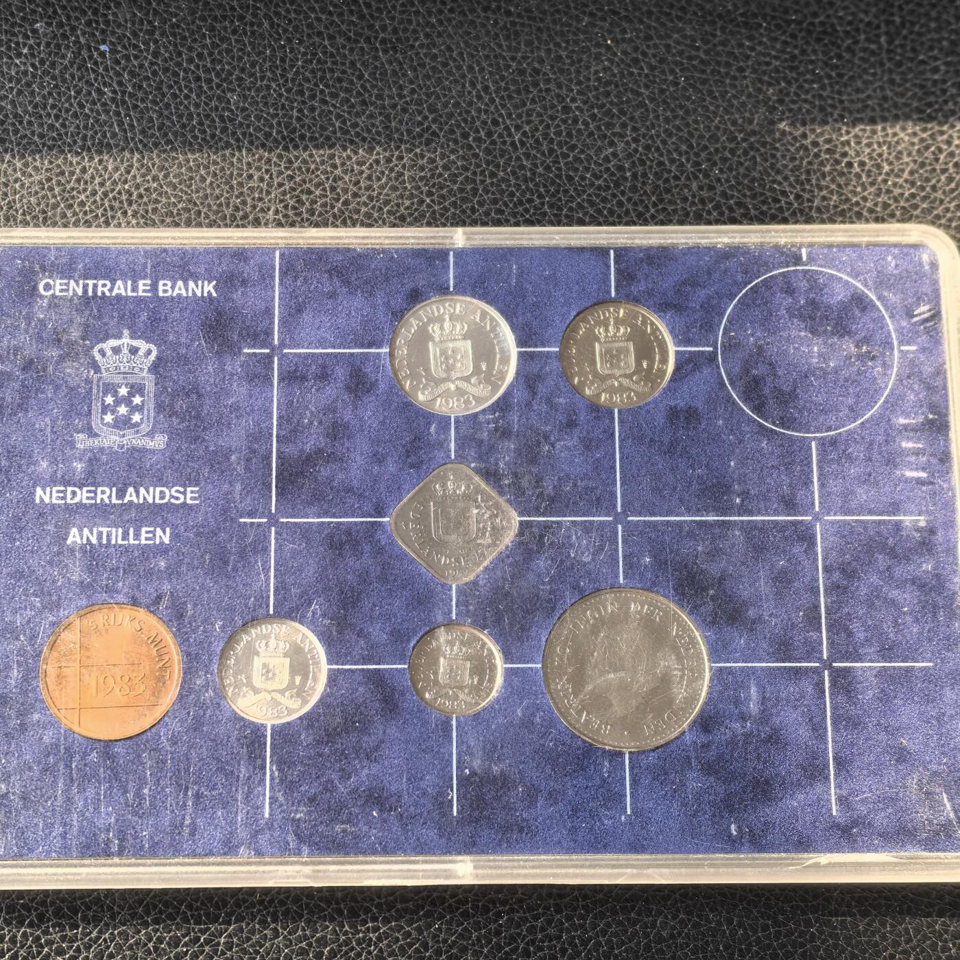 道一币馆币章第一百六十六场 原盒 荷属安的列斯1983年套币六枚+纪念章 盒有划痕币完好