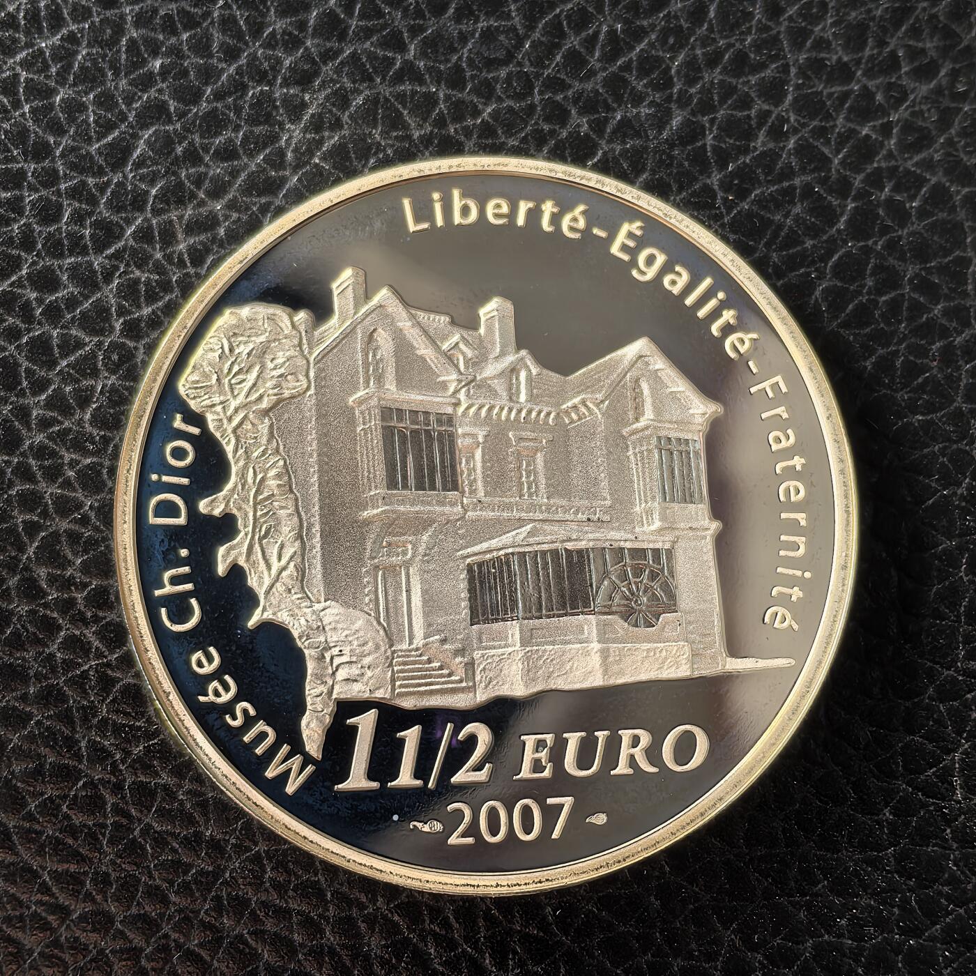 道一币馆币章第一百六十六场 原盒证 法国2007年知名品牌迪奥创始人逝世50周年10欧元精制银币