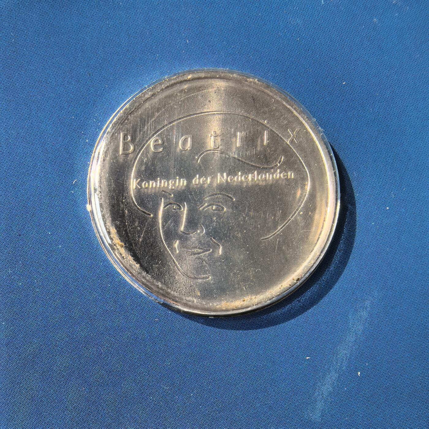 道一币馆币章第一百六十六场 卡册 荷兰2004年欧盟扩至25个成员国5欧元纪念银币+欧盟成员国邮票面值3.9欧