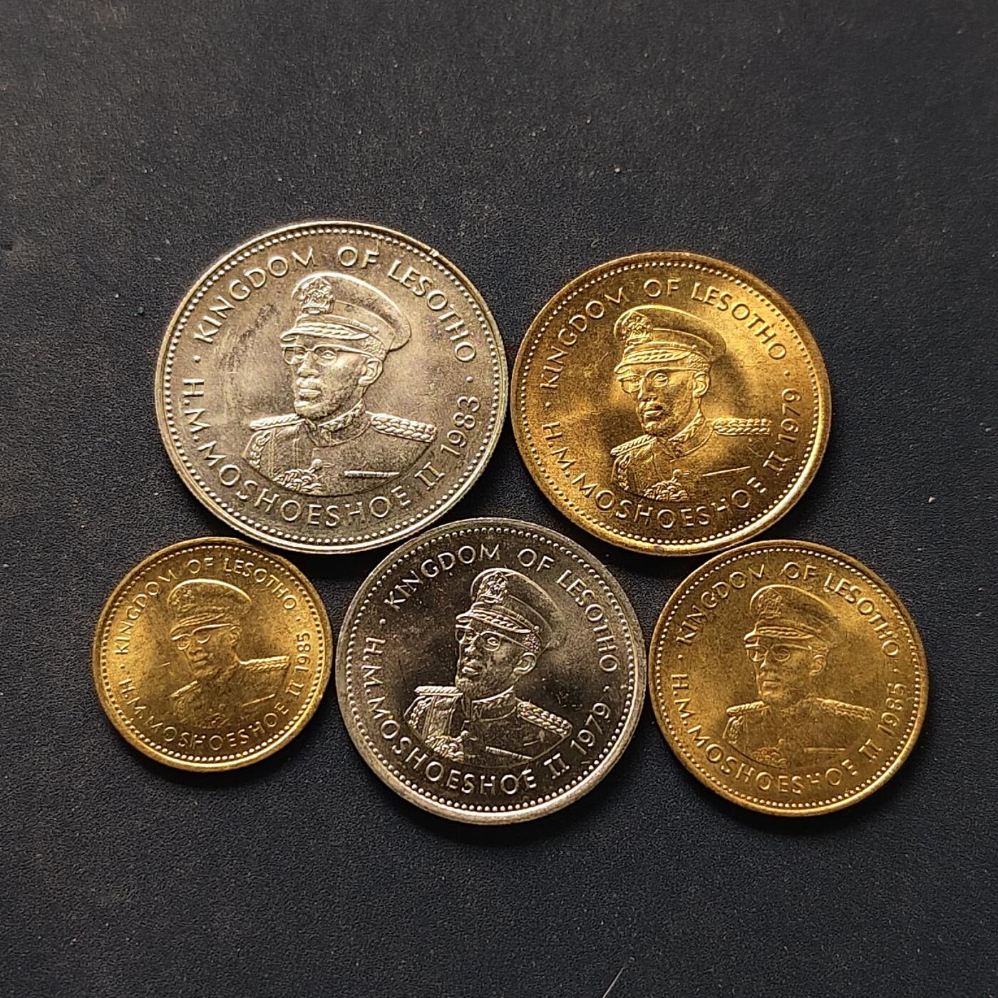 【全场包邮】纯粹捡漏拍504场-更新中 莱索托各年份5枚套币