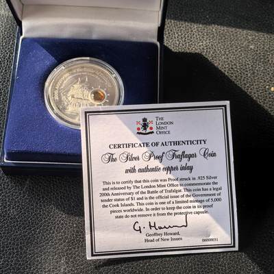 道一币馆币章第一百六十六场 - 原盒证 库克岛2005年特拉法加战役200周年1元纪念银币 镶嵌黄水晶