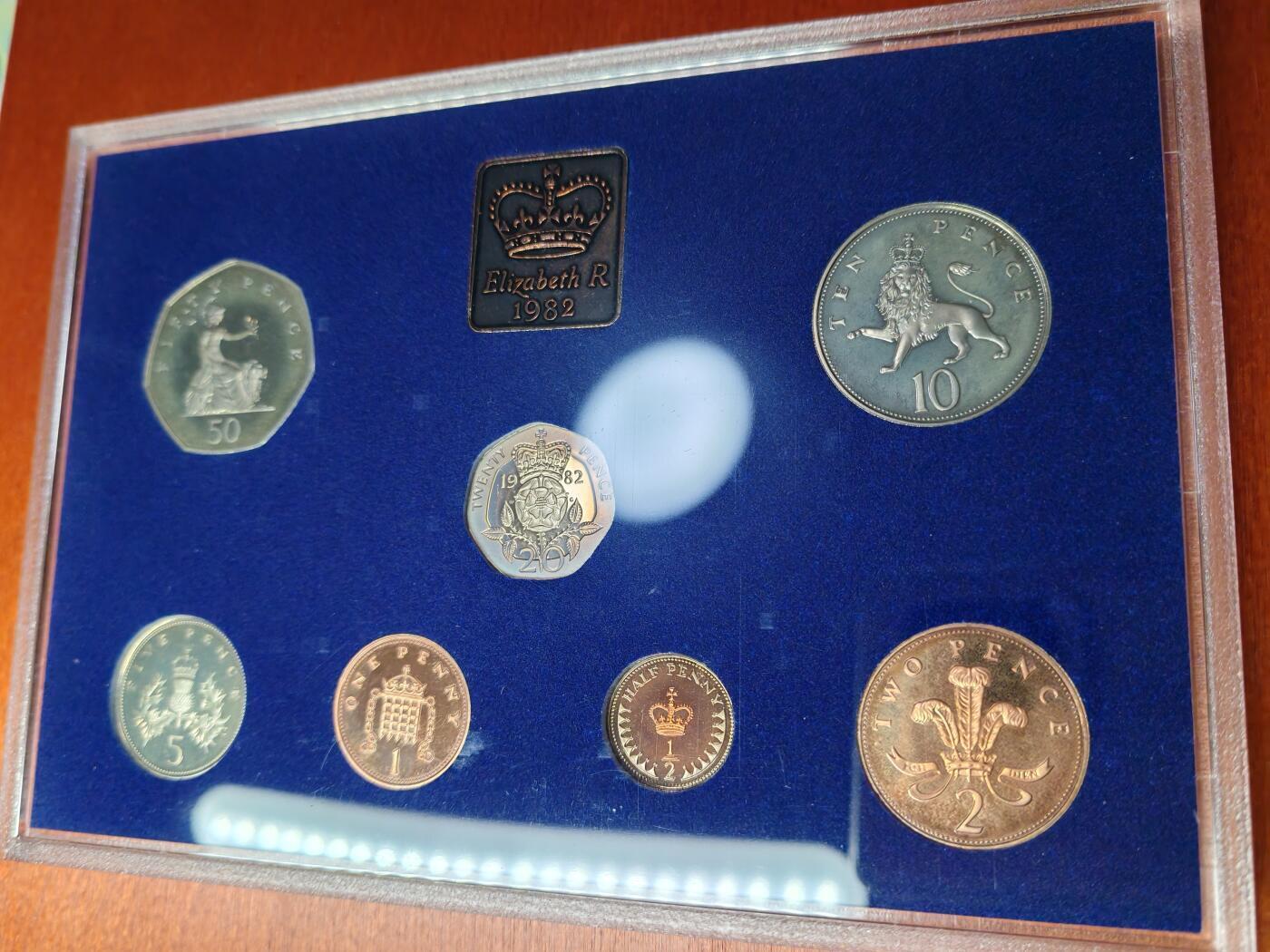 长老汇马年精选第二场拍卖 1982英国7枚套，带外纸