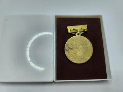 南水社第二次拍卖 民主德国人民警察40周年成立纪念章（1985）完好带盒