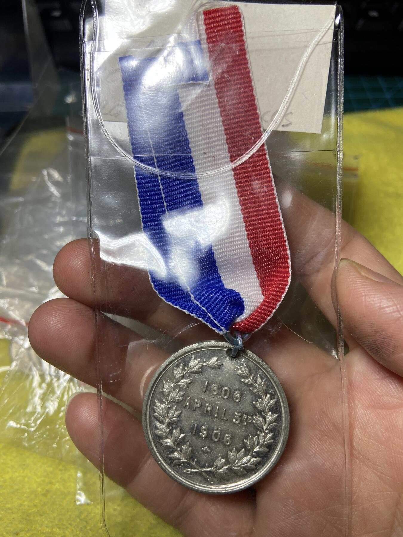 2026年第三十场(总第一百九十九场）英国一线回流散币特拍第二场(免佣金) 少见全品–英国🇬🇧1906年纪念章(萨福克郡伯里圣埃德蒙兹重建300周年纪念章，1606年4月3日，伯里圣埃德蒙兹发生了一场毁灭性的大火。大火从市中心的麦芽作坊燃起，烧毁了大量木质建筑，对城市造成了深远影响。1906年，当地为纪念这场灾难三百周年并庆祝城市重建与复兴，发行了这枚纪念章。)