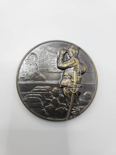 南水社第二次拍卖 日本七七事变纪念章牌一对（海军版陆军版）战后民造版本