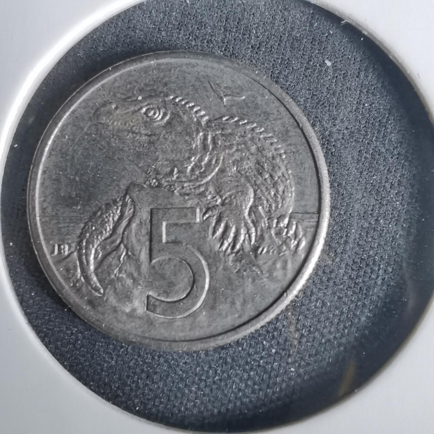 沼泽如烟--第1001场 新西兰1985年五分浅雕版