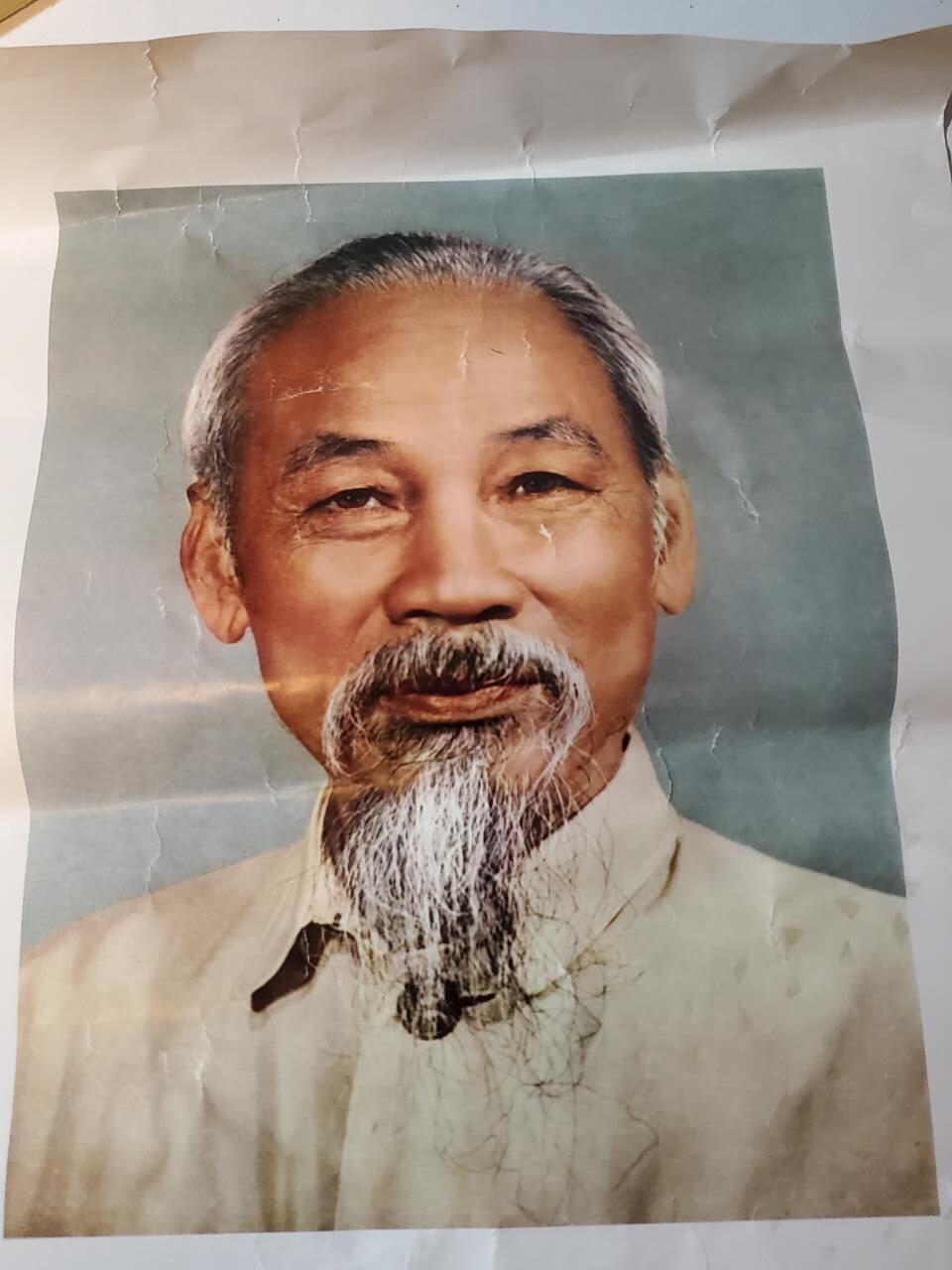 韵星假日军品类拍卖第42期 -- Rimey Holidays Militaria Auction 42 越南社会主义胡志明主席挂像 政府部门官方版本 铜版纸彩图 90-10年代 非民间自行生产海报