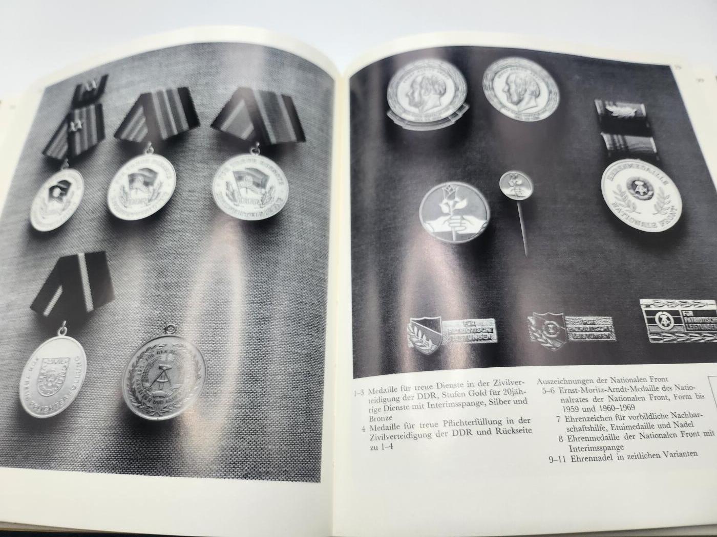 南水社第二次拍卖 德意志民主共和国勋章图鉴 德意志民主共和国军事出版社出版（详情请看介绍）