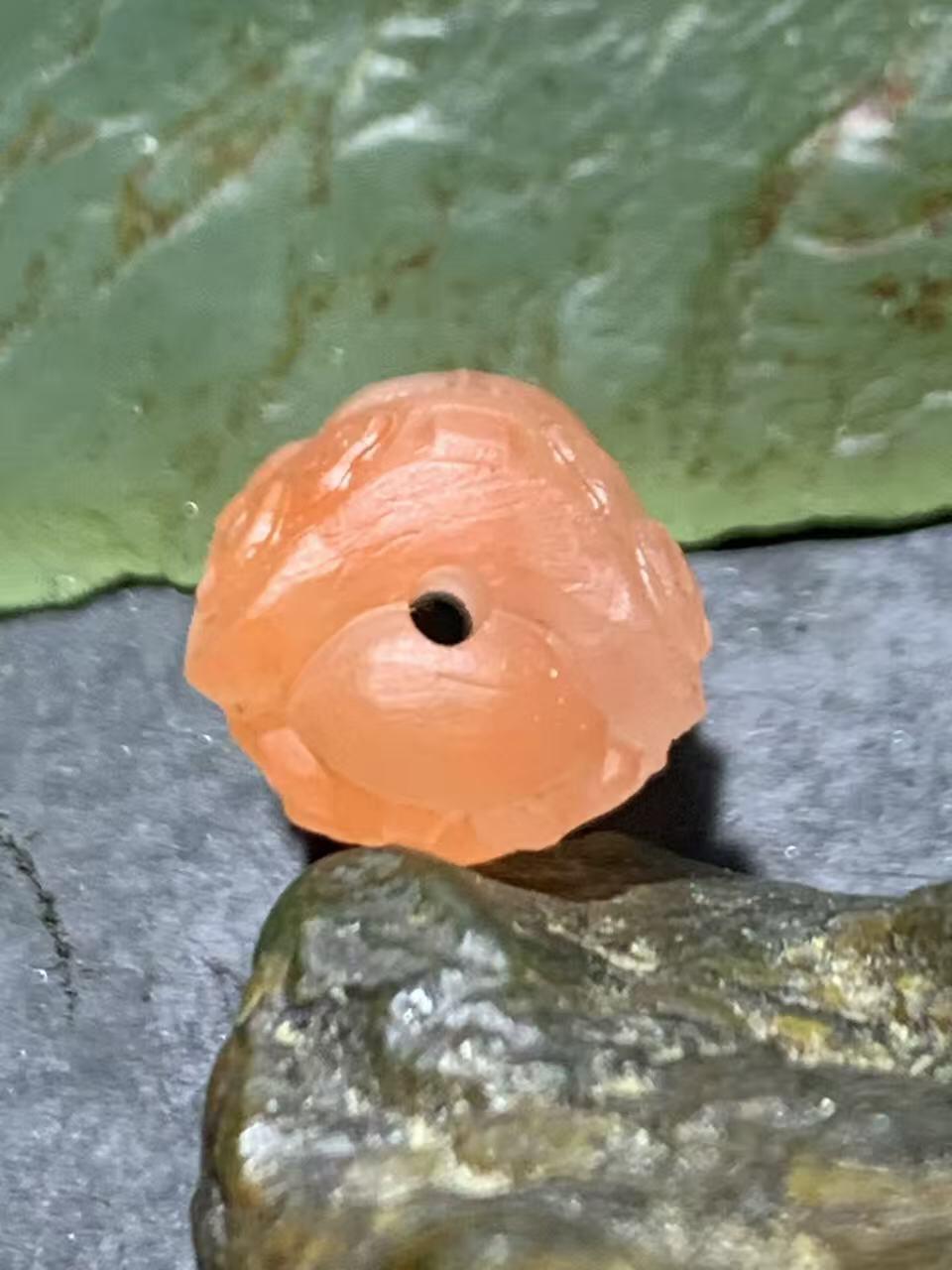 精美亚光川料南红玛瑙雕刻财神爷珠子一个，