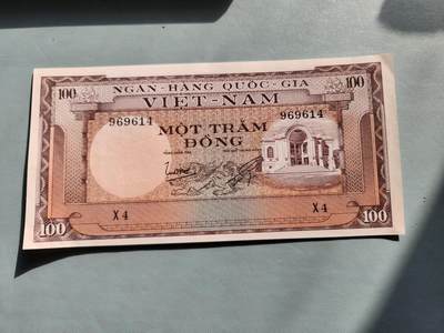 2月20号晚上8点 外国纸币自动截拍第27场 - 越南100无针眼 几乎全新 边角稍微折