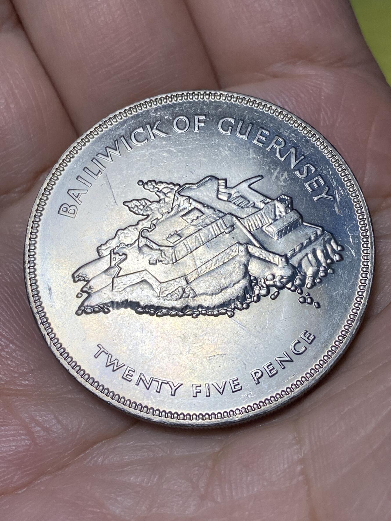 2026年第三十场(总第一百九十九场）英国一线回流散币特拍第二场(免佣金) 原光好品–英属根西岛🇬🇬1977年25便士克朗型大币(伊丽莎白二世登基25周年银禧纪念币)