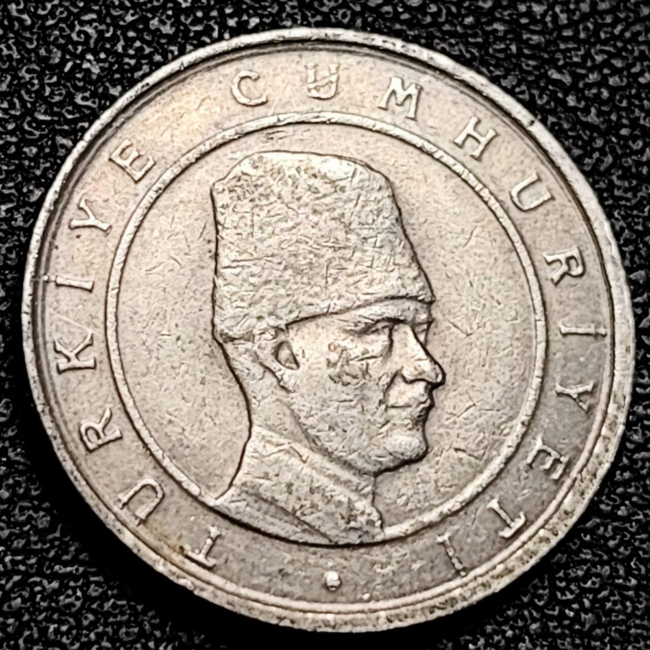 泉币菌-第193场- 新年第一场 新年快乐 本场拍品多 请提前出价 星月 土耳其100B利拉銅镍锌人物币 2002年 21.0毫米 4.6克