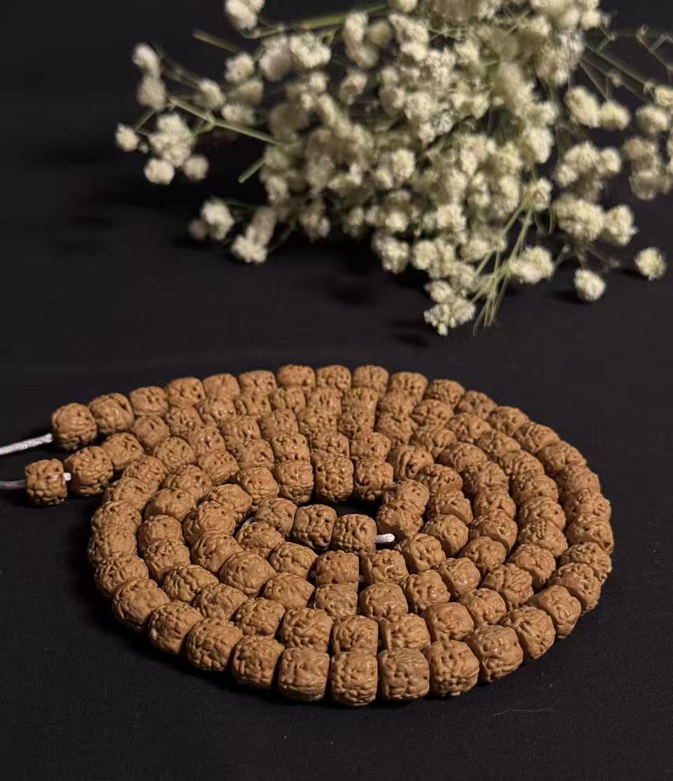 零元拍：龙切 五爪金龙佛手金刚长串9 MM左右108+，非常容易变红，坊间人称三日红。