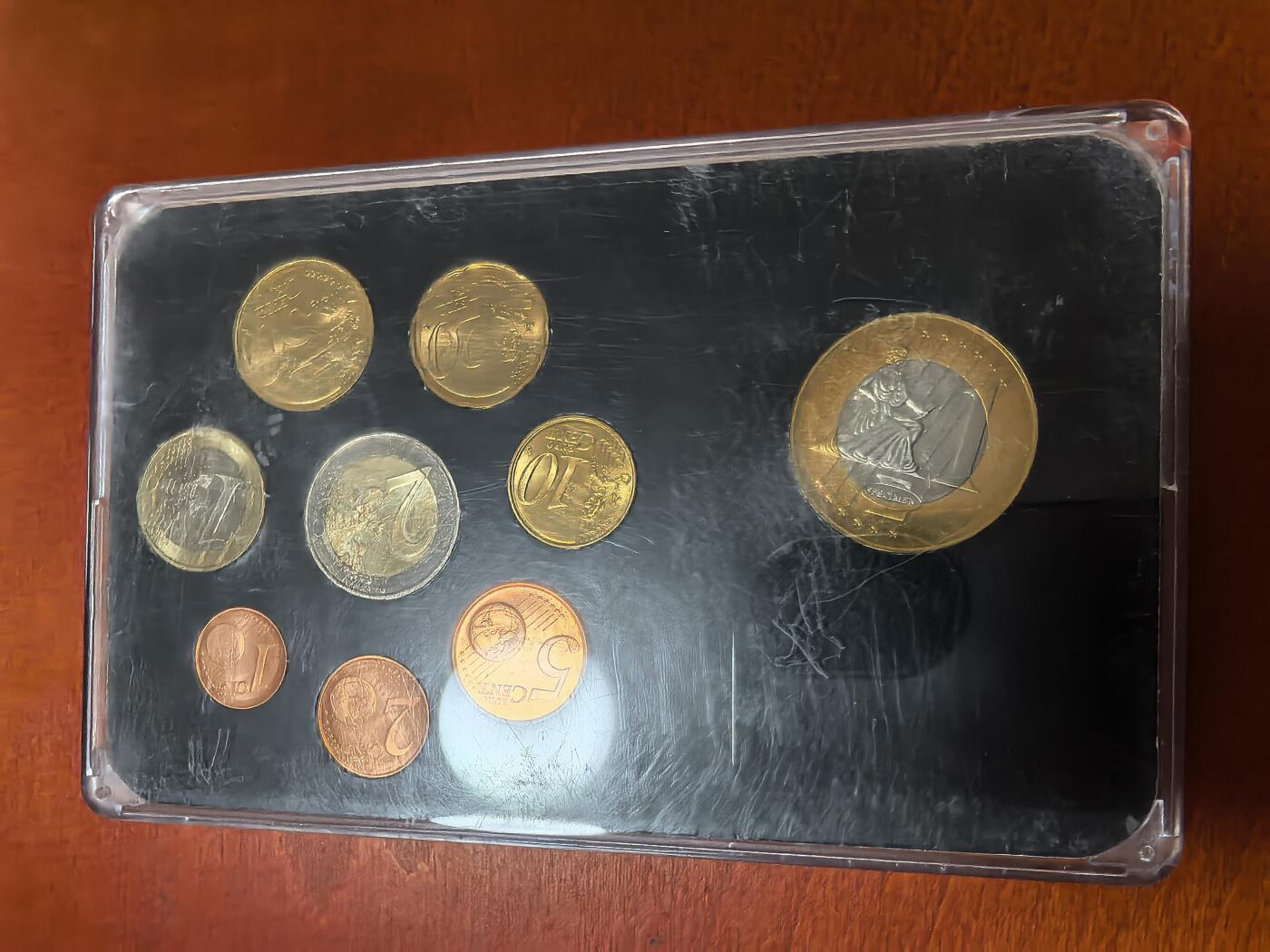 长老汇马年精选第二场拍卖 2007法国欧元8枚欧元套币，含1枚1欧元双金属试铸币，右下角破损