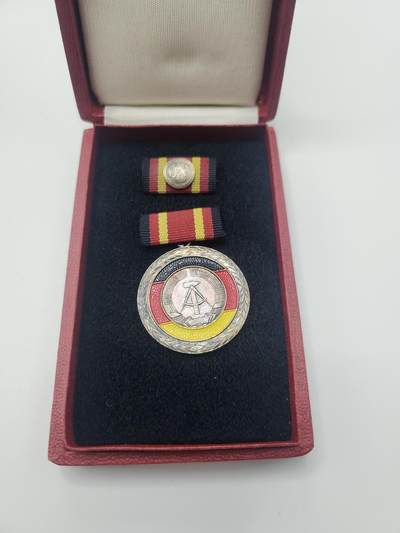 南水社第二次拍卖 - 民主德国 DDR功勋服务奖章（东德最高级别奖章）1959年6月4日设立 民主德国国家荣誉，盒略，章体均完好