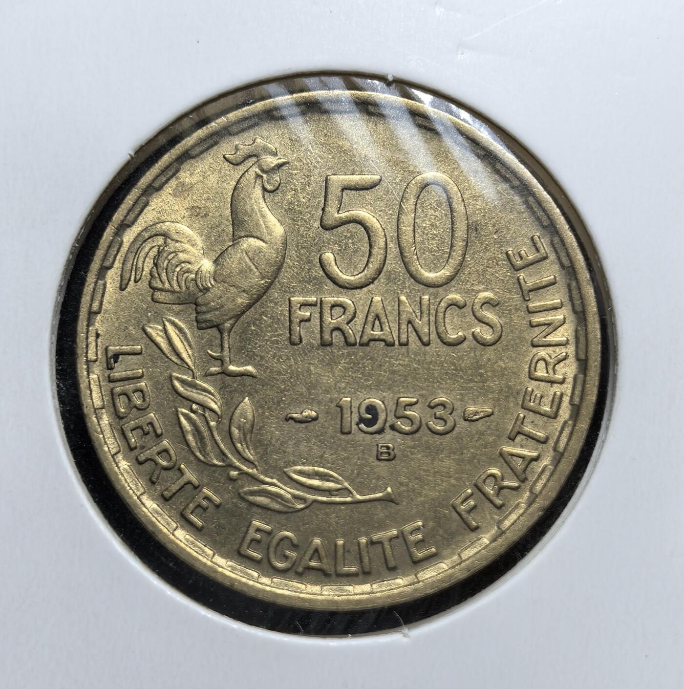 外国优质老铜币银币，周日九点倒数截拍，满百包邮，持续收拍，初八发货 法国1953年50法郎B版，发行于战后经济复苏期。正面是象征法兰西共和国的玛丽安娜头像，背面以高卢雄鸡与 “自由、平等、博爱” 彰显共和精神，见证了法国战后经济重建与货币体系的稳定。
