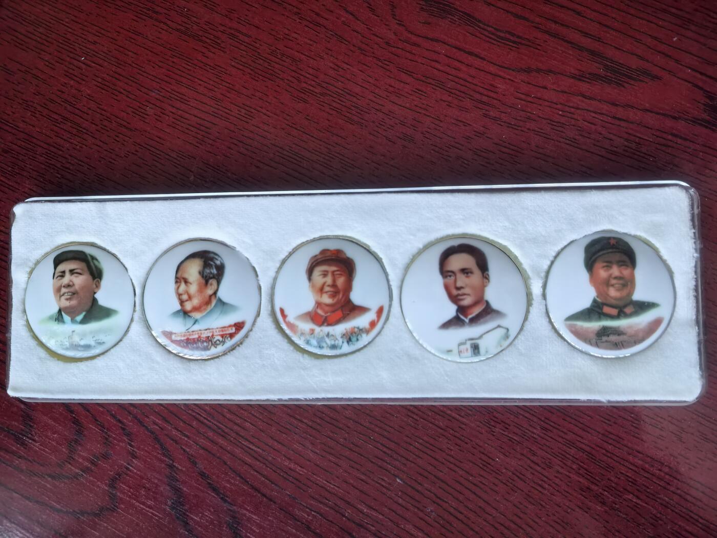 毛瓷像章一套10个，品见图自定，实物拍摄，按图发货，看好再拍