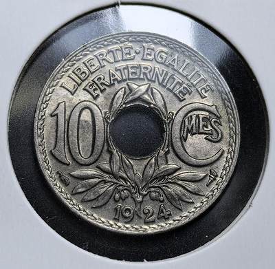 外国优质老铜币银币，周日九点倒数截拍，满百包邮，持续收拍，初八发货 - 带光法兰西第三共和国1924年10 生丁。正面的 “RF”与高卢雄鸡是法国的经典象征；背面的 “自由、平等、博爱” 格言与年份，见证了一战后法国的社会稳定与货币体系的延续，体现了共和理念的传承。