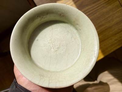 春节钱币瓷器清货捡漏拍场 - 宋元风格 龙泉窑 印花折沿洗 最大口径11.9厘米 高3.8厘米 有窑粘 大开门